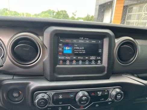 Used 2022 Jeep Wrangler Unlimited Sport AWD/4WD image 7