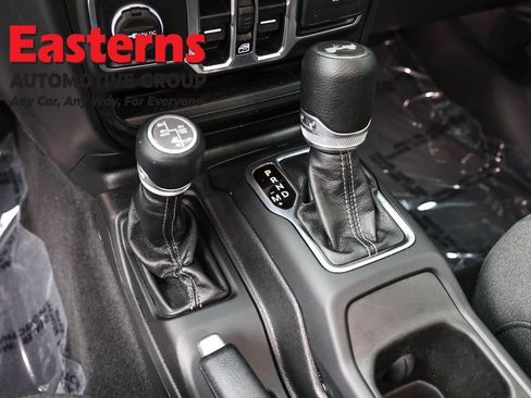 Used 2025 Jeep Wrangler Unlimited Sahara AWD/4WD image 13