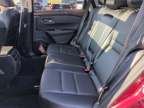 Used 2021 Nissan Rogue SV w/ Premium Package image 22