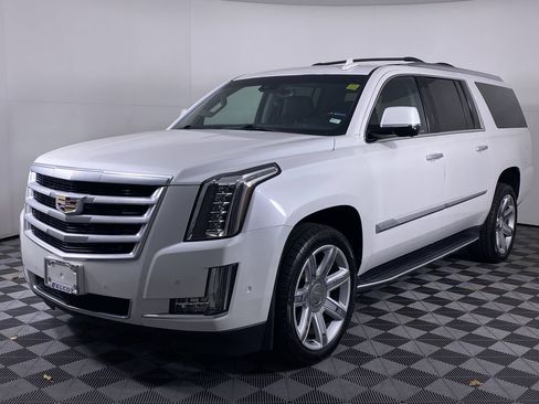 Used 2019 Cadillac Escalade ESV Luxury image 18