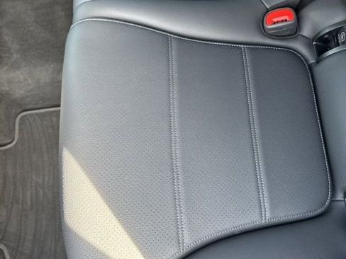 Used 2025 Mercedes-Benz GLC 300 4MATIC image 22