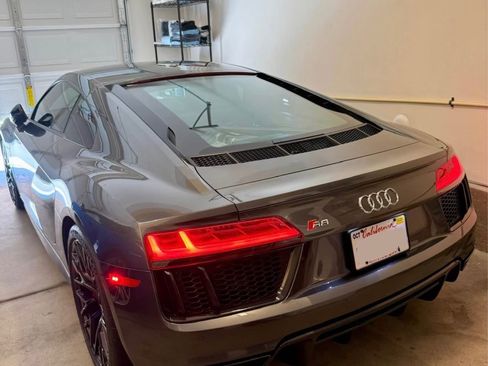 Used 2018 Audi R8 V10 w/ Premium Package image 4
