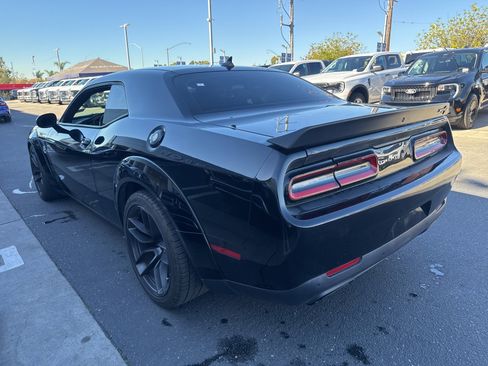 Used 2018 Dodge Challenger SRT Hellcat image 2