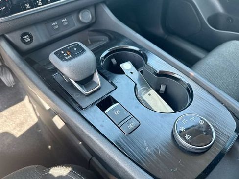 Used 2024 Nissan Rogue SV AWD/4WD image 18