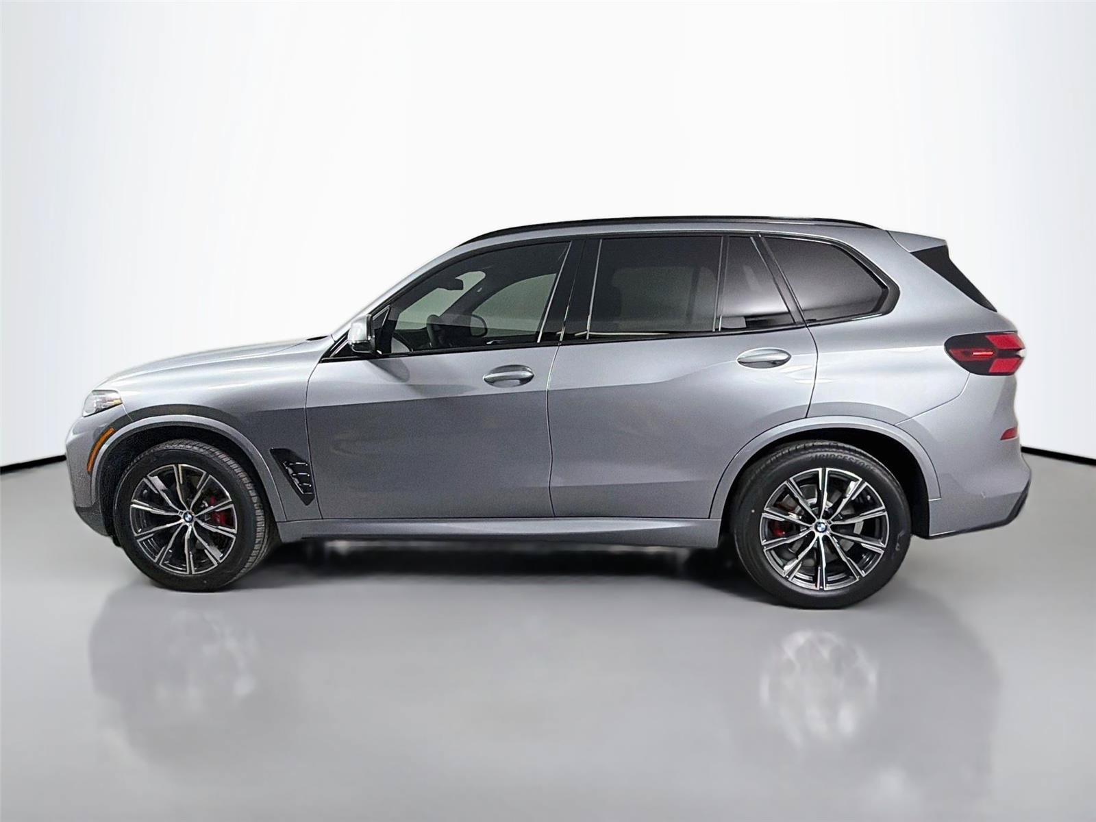 New 2026 BMW X5 xDrive40i w/ M Sport Package AWD/4WD image 8