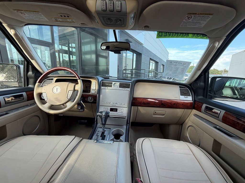 Used 2005 Lincoln Navigator Ultimate AWD/4WD image 19