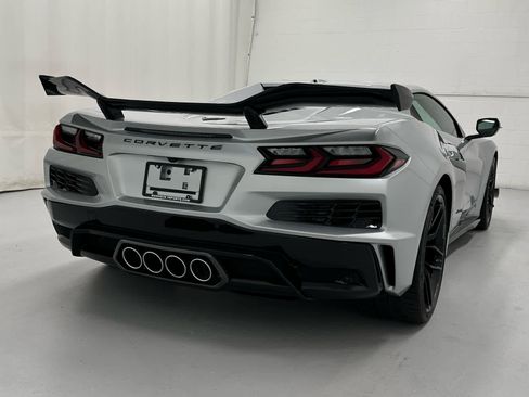 Used 2026 Chevrolet Corvette Z06 RWD image 13