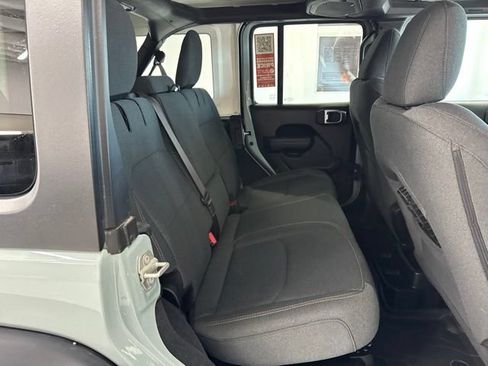 Used 2024 Jeep Wrangler Unlimited AWD/4WD image 40