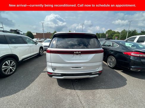 Used 2022 Kia Carnival LX FWD image 9
