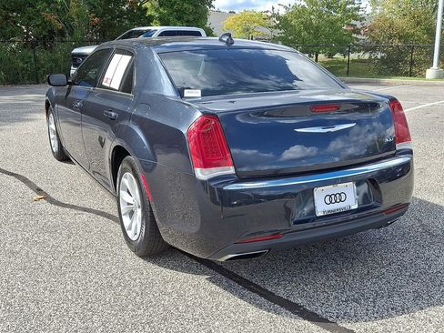 Used 2016 Chrysler 300 Limited image 4