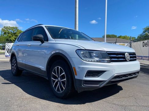 Used 2018 Volkswagen Tiguan SE AWD/4WD image 30