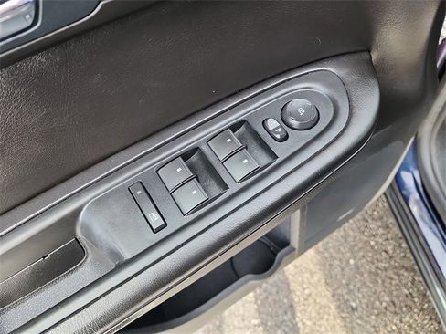 Used 2017 Chevrolet Traverse LT image 12