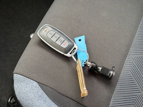 Used 2025 Nissan Versa SV image 20