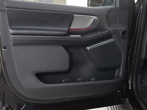 Used 2025 Ford Expedition Max Platinum AWD/4WD image 23