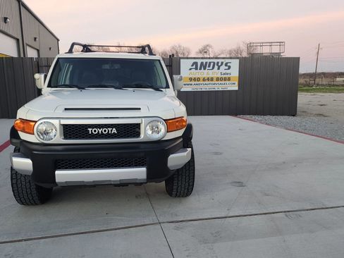 Used 2013 Toyota FJ Cruiser 4WD image 1