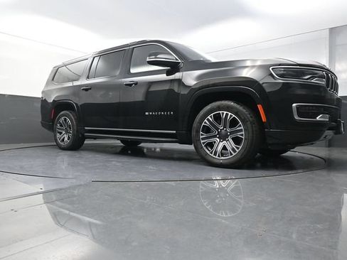 Used 2024 Jeep Wagoneer L Series II w/ Flexible Seating Group AWD/4WD image 19