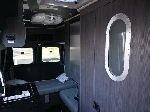 Used 2021 Mercedes-Benz Sprinter 2500 image 21