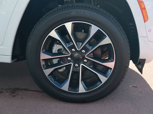 New 2025 Jeep Grand Cherokee L Overland image 8