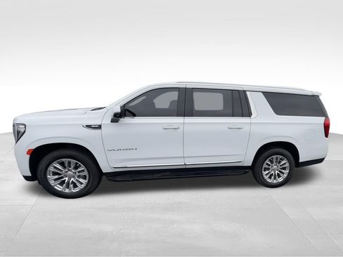 Used 2023 GMC Yukon XL SLT w/ SLT Premium Package AWD/4WD image 5