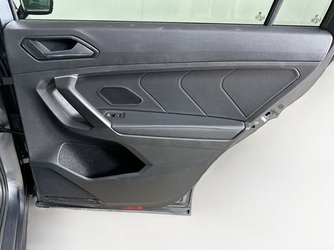 Used 2024 Volkswagen Tiguan SE image 31