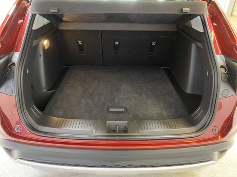 Used 2025 Chevrolet Trax LT w/ LT Convenience Package image 28