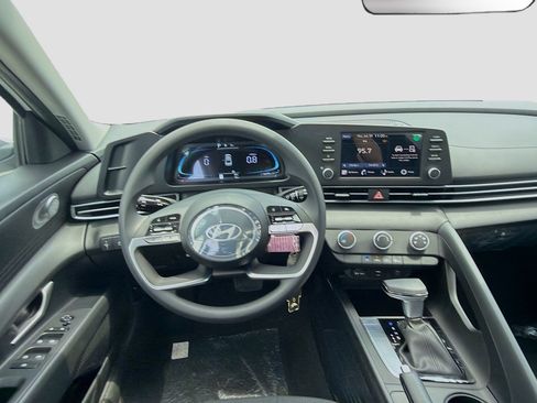 New 2026 Hyundai Elantra SE FWD image 15