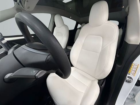 Used 2022 Tesla Model Y Performance AWD/4WD image 10
