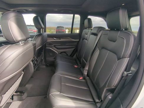 New 2026 Jeep Grand Cherokee Limited w/ Limited Altitude Package AWD/4WD image 16
