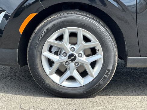 Used 2025 Kia Soul LX w/ LX Technology Package FWD image 25
