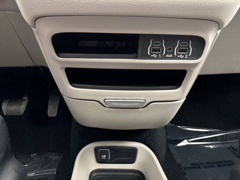 Used 2024 Chrysler Pacifica Touring-L w/ Road Tripper Package image 15