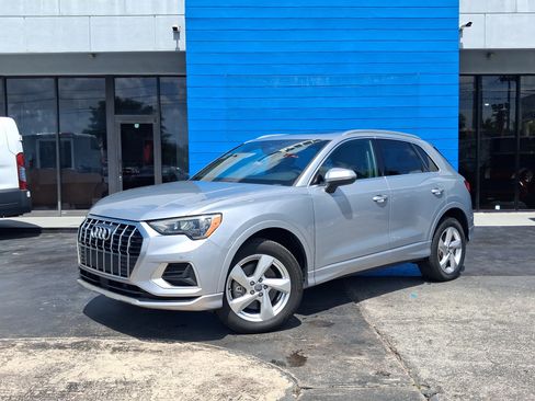 Used 2020 Audi Q3 2.0T Premium w/ Convenience Package AWD/4WD image 2