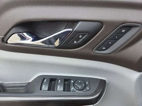 Used 2021 GMC Acadia SLT w/ Technology Package AWD/4WD image 18
