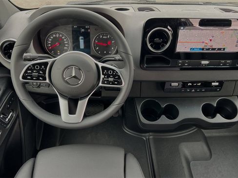 Used 2024 Mercedes-Benz Sprinter 2500 image 13