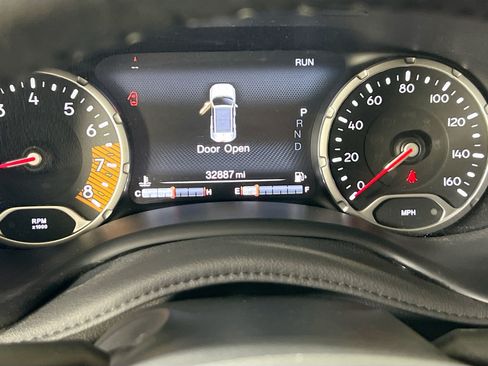 Used 2022 Jeep Renegade Latitude w/ Convenience Group AWD/4WD image 12