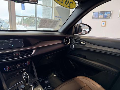 Used 2022 Alfa Romeo Stelvio Ti image 22