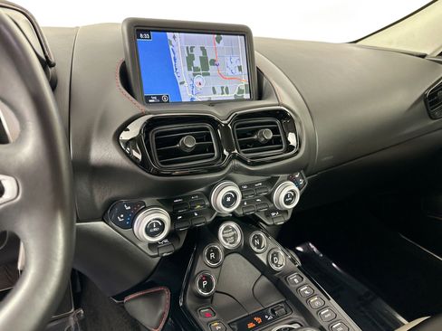 Used 2021 Aston Martin V8 Vantage Coupe image 10