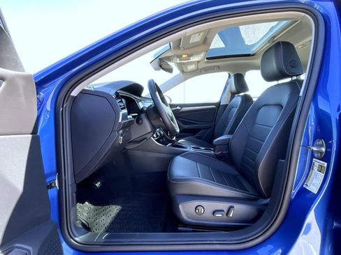 Used 2023 Volkswagen Jetta SE FWD image 10