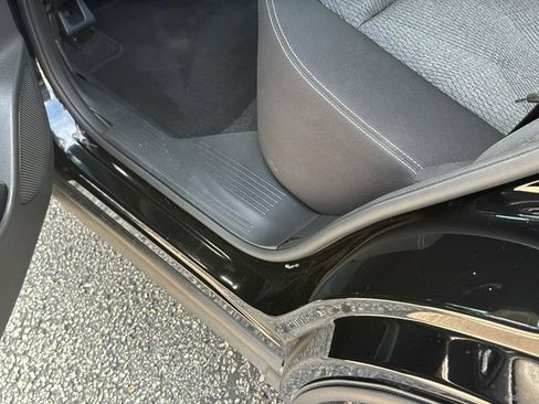 Used 2025 Nissan Rogue SV FWD image 30