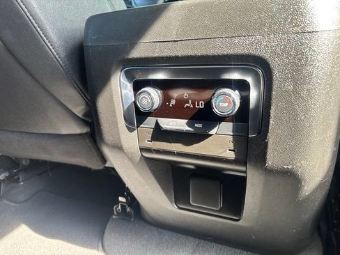 Used 2025 Chevrolet Tahoe Z71 AWD/4WD image 37