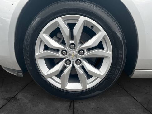 Used 2018 Chevrolet Impala LT w/ Sunroof and Spoiler Package FWD image 14