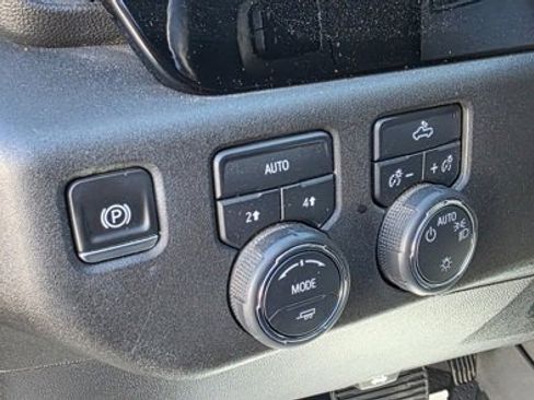 Used 2022 Chevrolet Silverado 1500 LT image 17