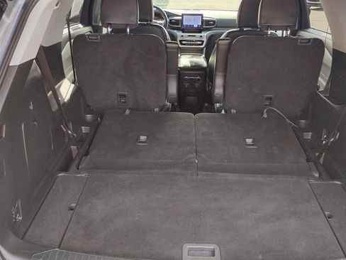 Used 2022 Ford Explorer XLT w/ Equipment Group 202A AWD/4WD image 13