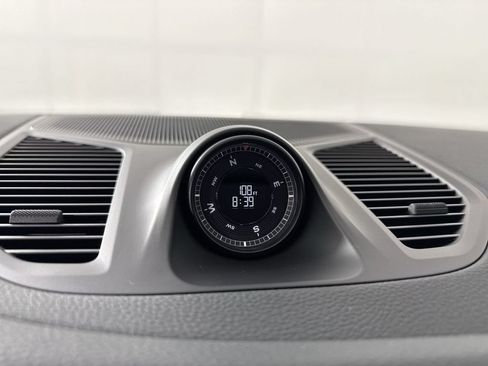 Certified 2025 Porsche Cayenne AWD/4WD image 29