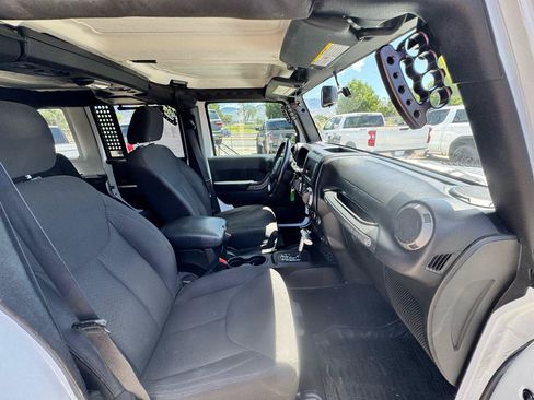 Used 2015 Jeep Wrangler Unlimited Sport w/ Quick Order Package 24S AWD/4WD image 24
