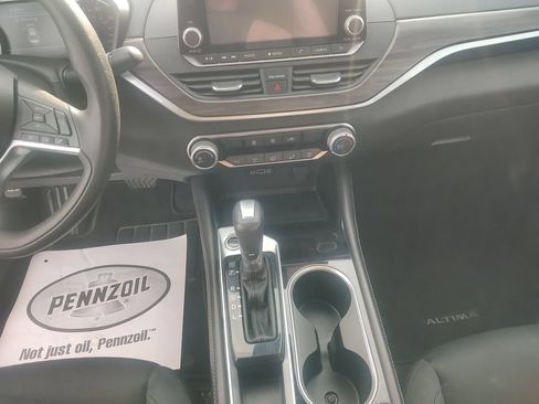 Used 2023 Nissan Altima 2.5 SV FWD image 11