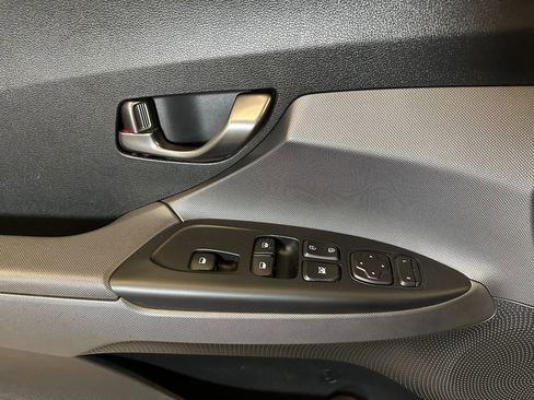 Used 2020 Hyundai Veloster Turbo image 18