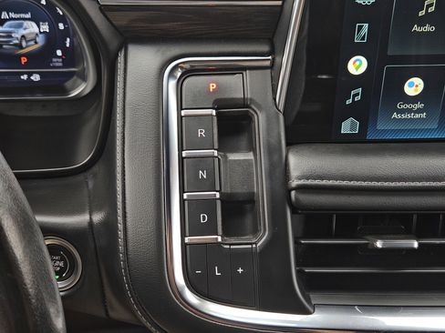 Used 2022 Chevrolet Tahoe Z71 w/ Luxury Package image 21