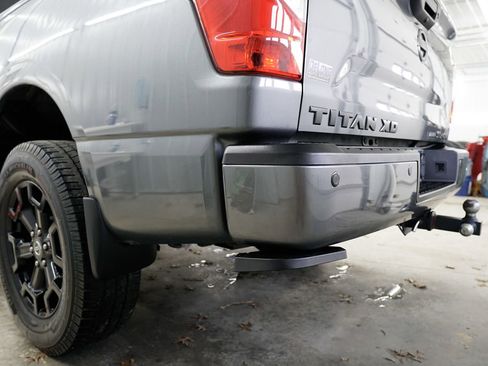 Used 2018 Nissan Titan SL w/ Midnight Edition image 10