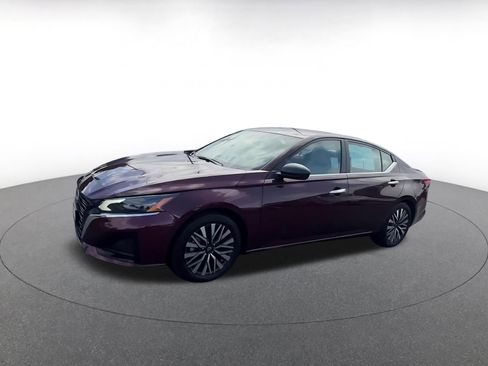 Used 2025 Nissan Altima 2.5 SV FWD image 8