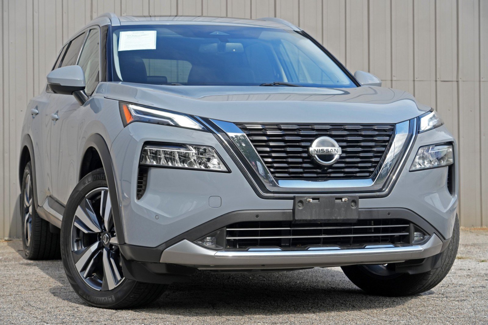 Used 2021 Nissan Rogue Platinum FWD image 2